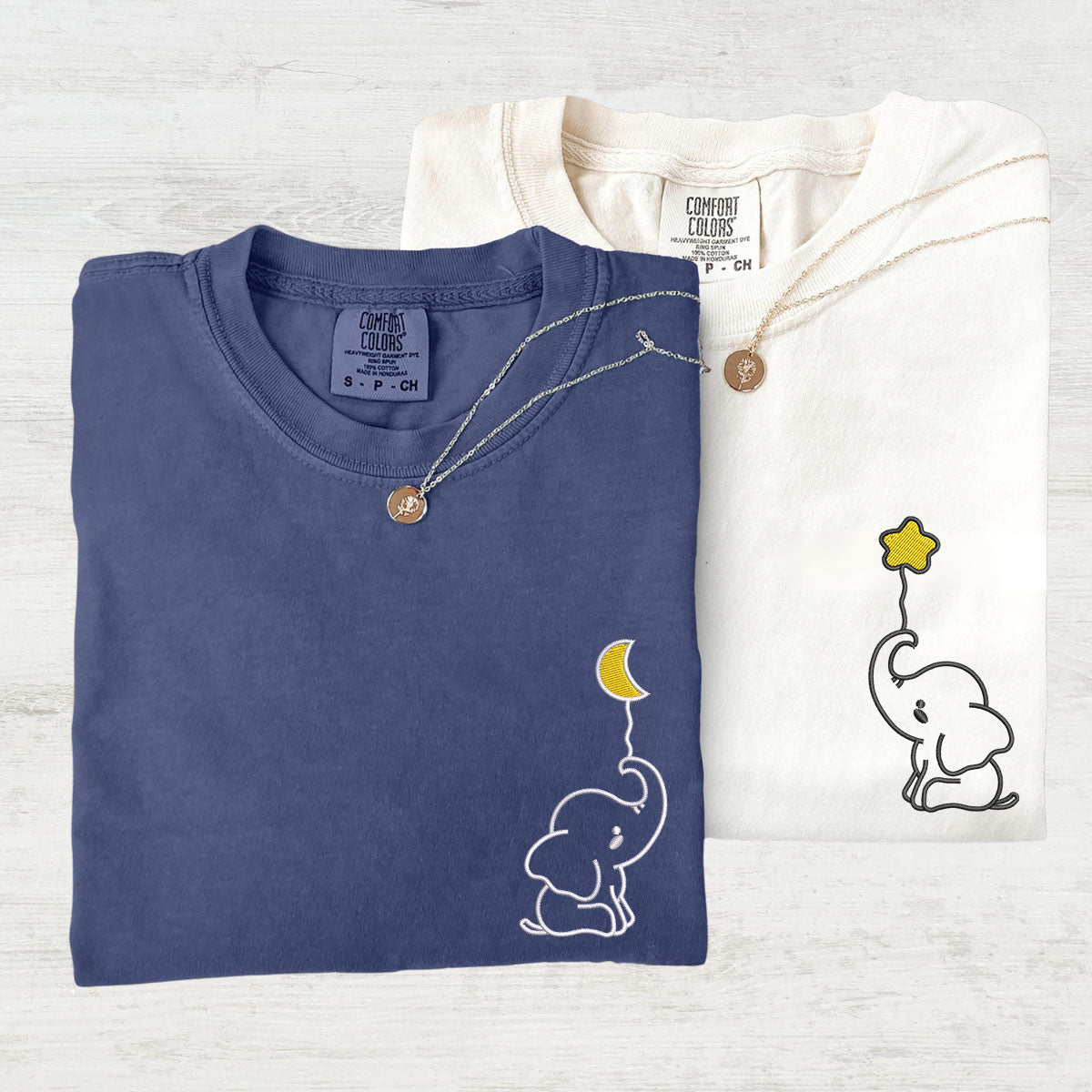 Individuell bestickte T-Shirts mit Elefantenbaby für Paare