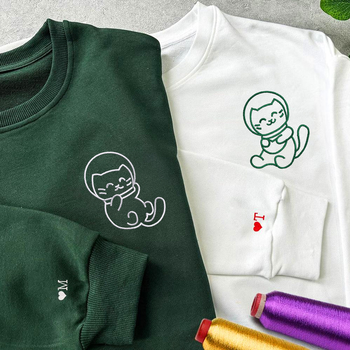 Individuell bestickte Astronauten-Kätzchen-Kapuzenpullover für Paare