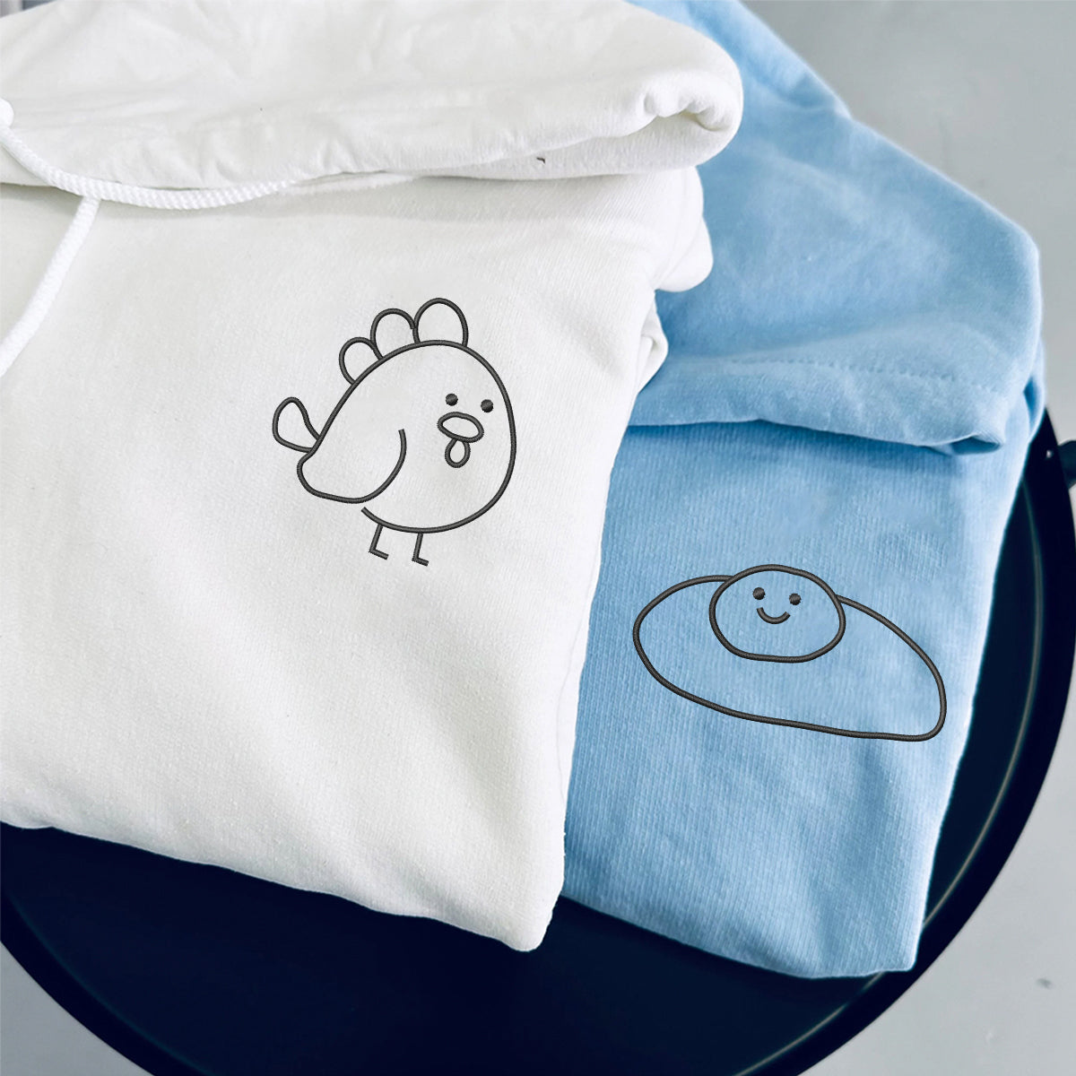 Individuell bestickte Hühner- und Eier-Kapuzenpullover für Paare