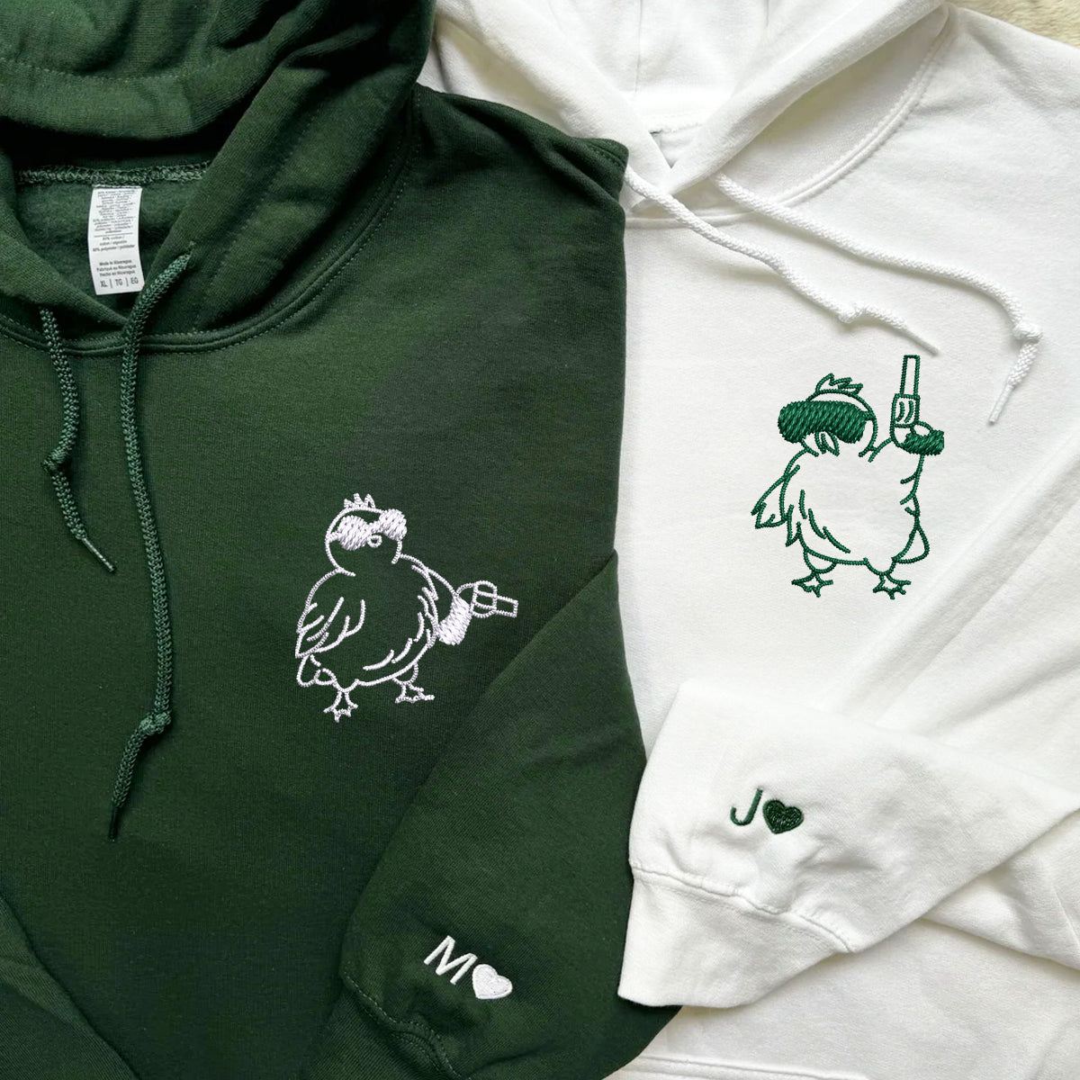Individuell bestickte Hühner mit Pistole, passende Hoodies für Paare