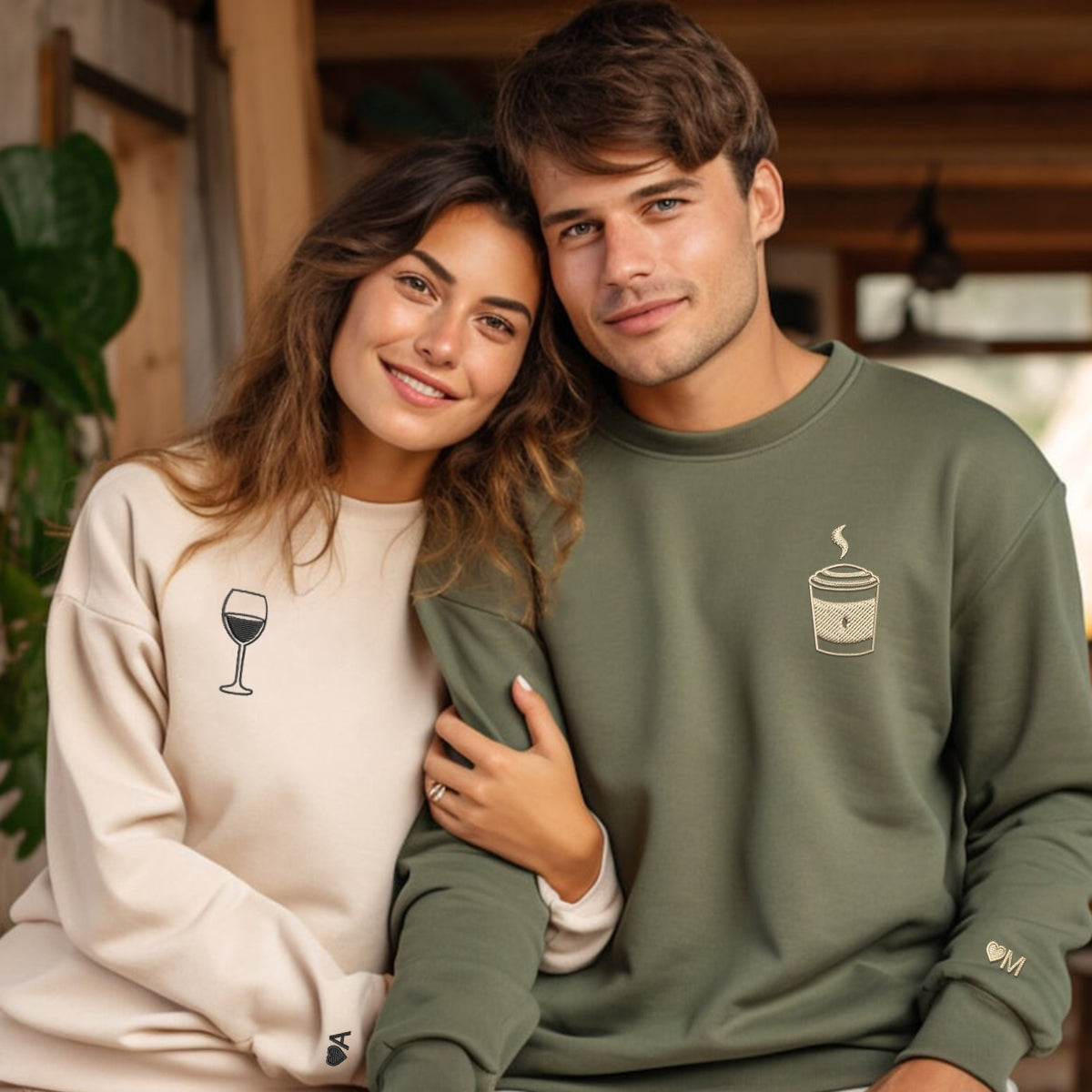 Individuell bestickte Kaffee- und Wein-Kapuzenpullover für Paare
