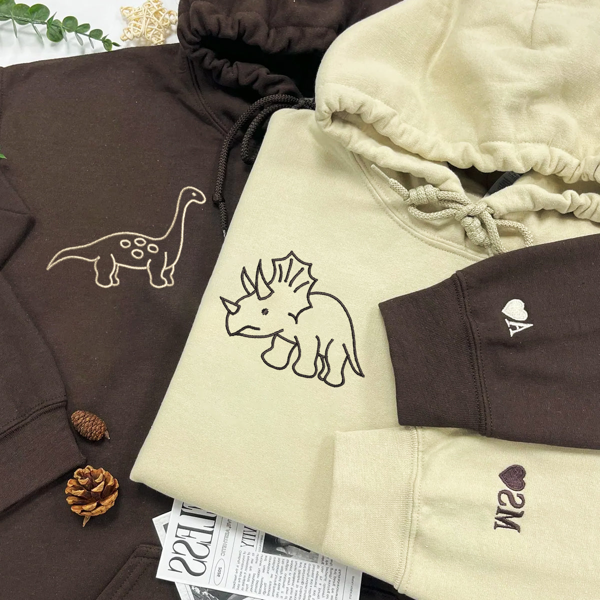 Individuell bestickte süße Dinosaurier-Kapuzenpullover für Paare