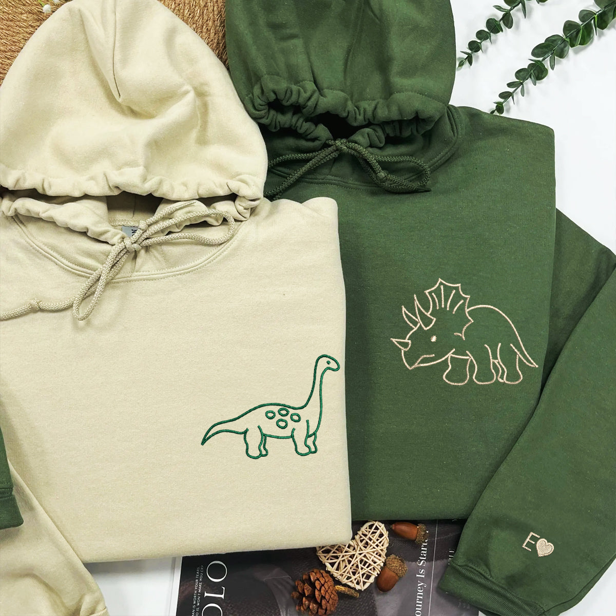 Individuell bestickte süße Dinosaurier-Kapuzenpullover für Paare