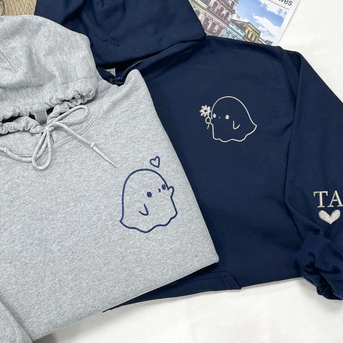 Benutzerdefinierte bestickte süße Lakengeist-Kapuzenpullover für Paare