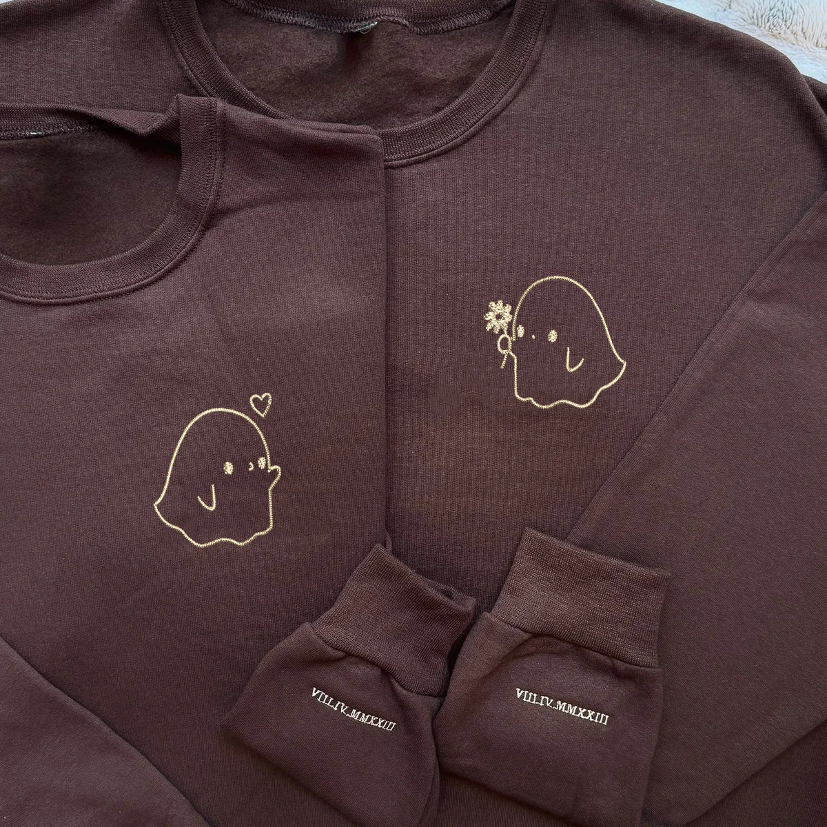 Benutzerdefinierte bestickte süße Lakengeist-Kapuzenpullover für Paare