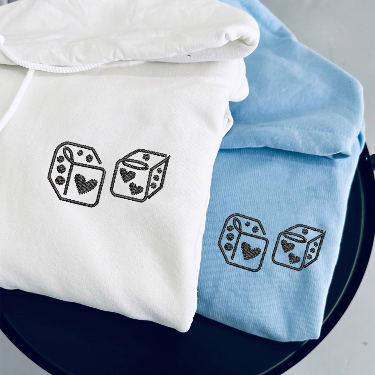 Individuell bestickte Würfel-Love-Kapuzenpullover für Paare