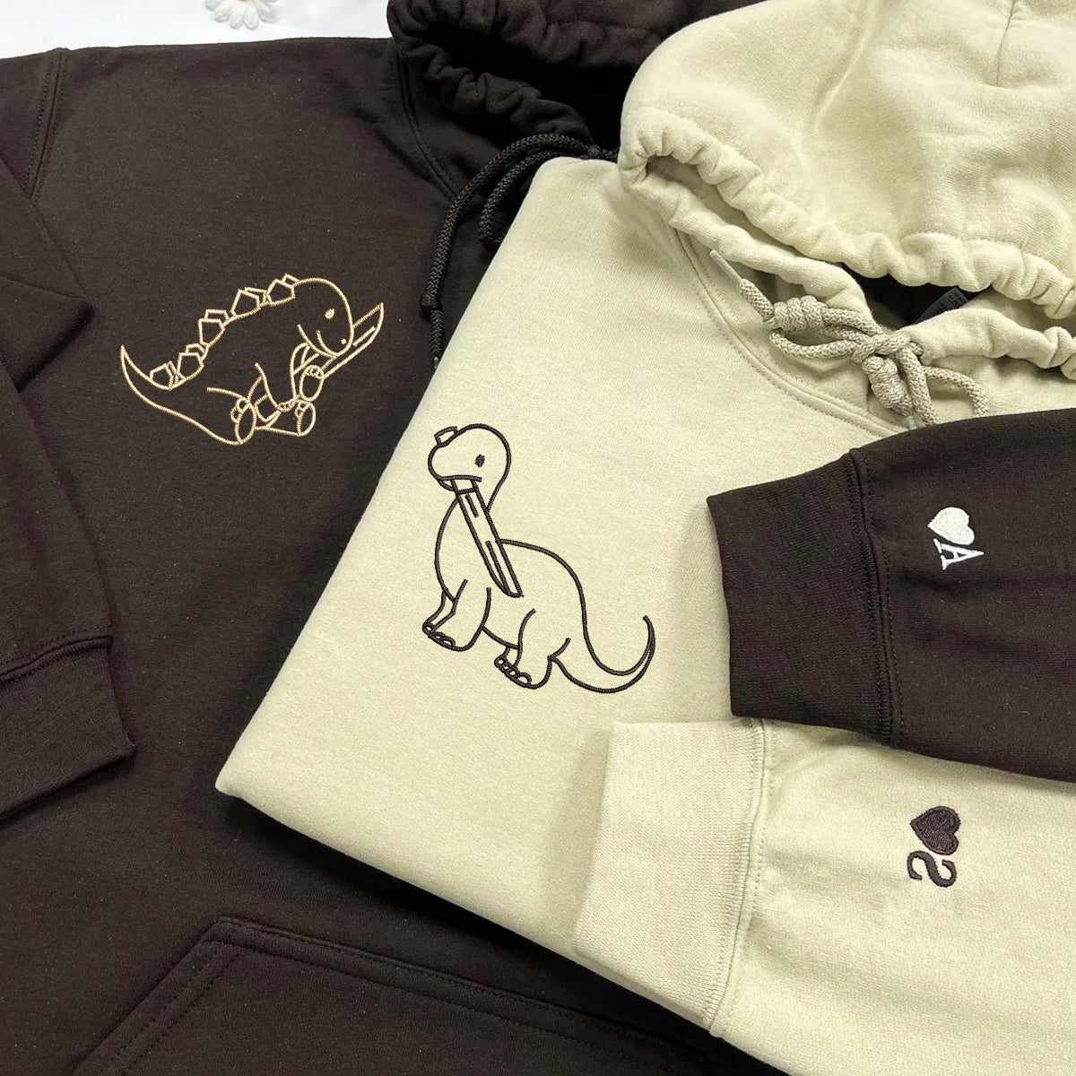 Individuell bestickter Dinosaurier mit Messer, passende Hoodies für Paare