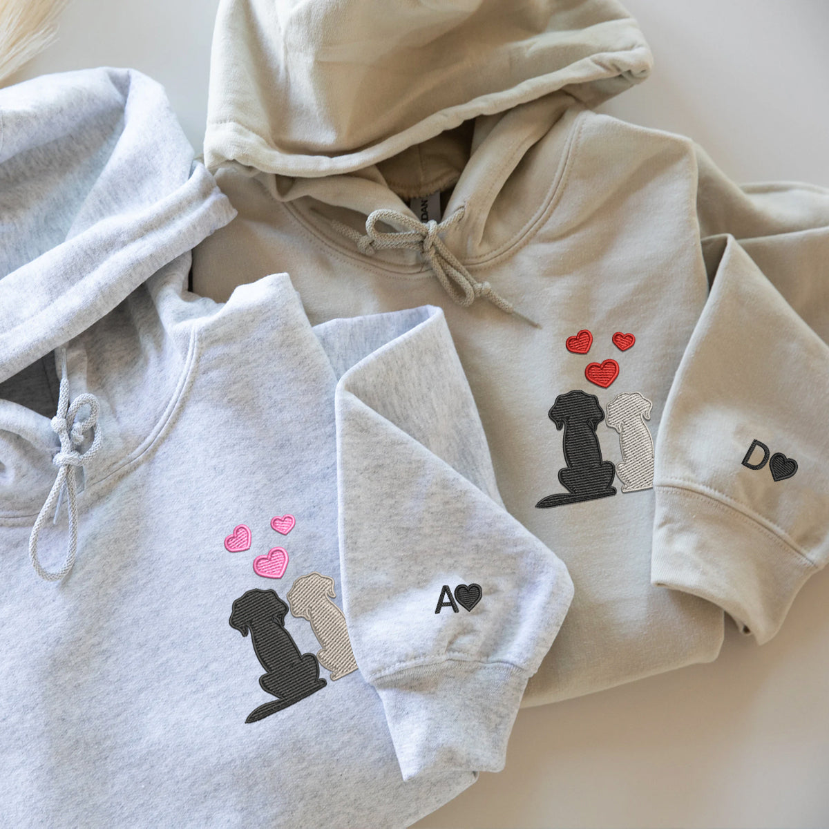 Individuell bestickte Hundeliebe-Kapuzenpullover für Paare