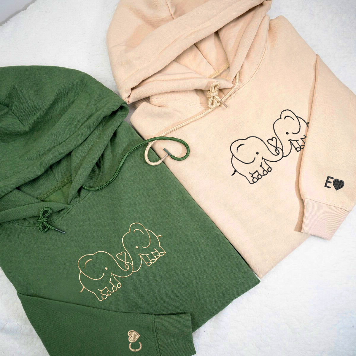 Individuell bestickte Elefantenliebe-Kapuzenpullover für Paare