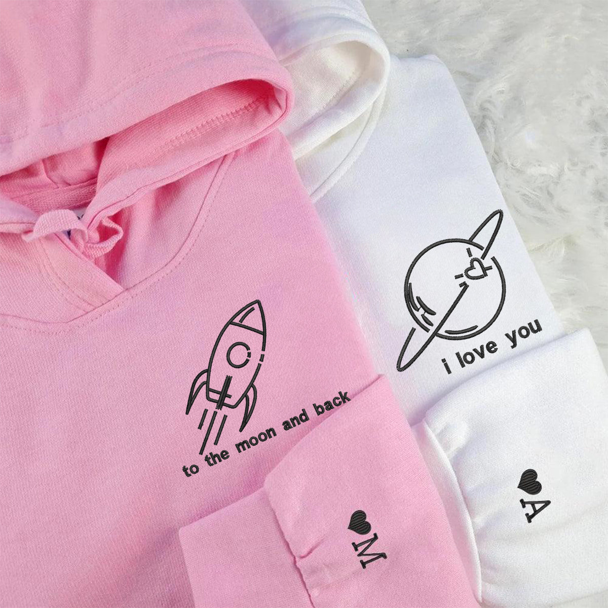 Individuell bestickte „I Love You To The Moon And Back“-Kapuzenpullover für Paare