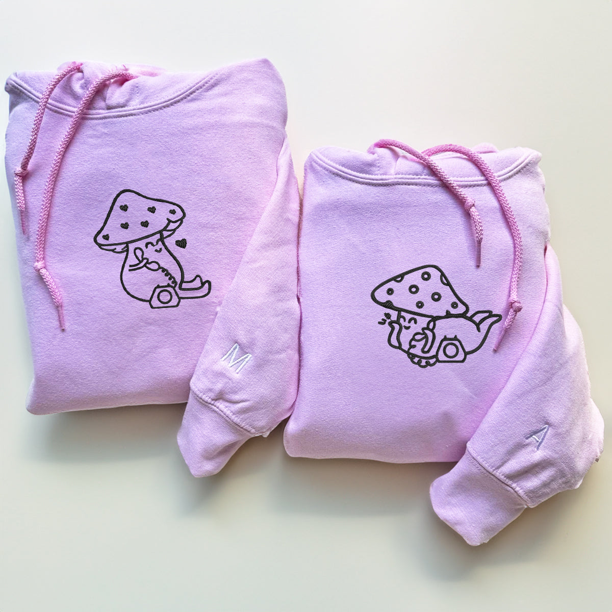 Individuell bestickte Late Night Mushroom Calls Passende Hoodies für Paare