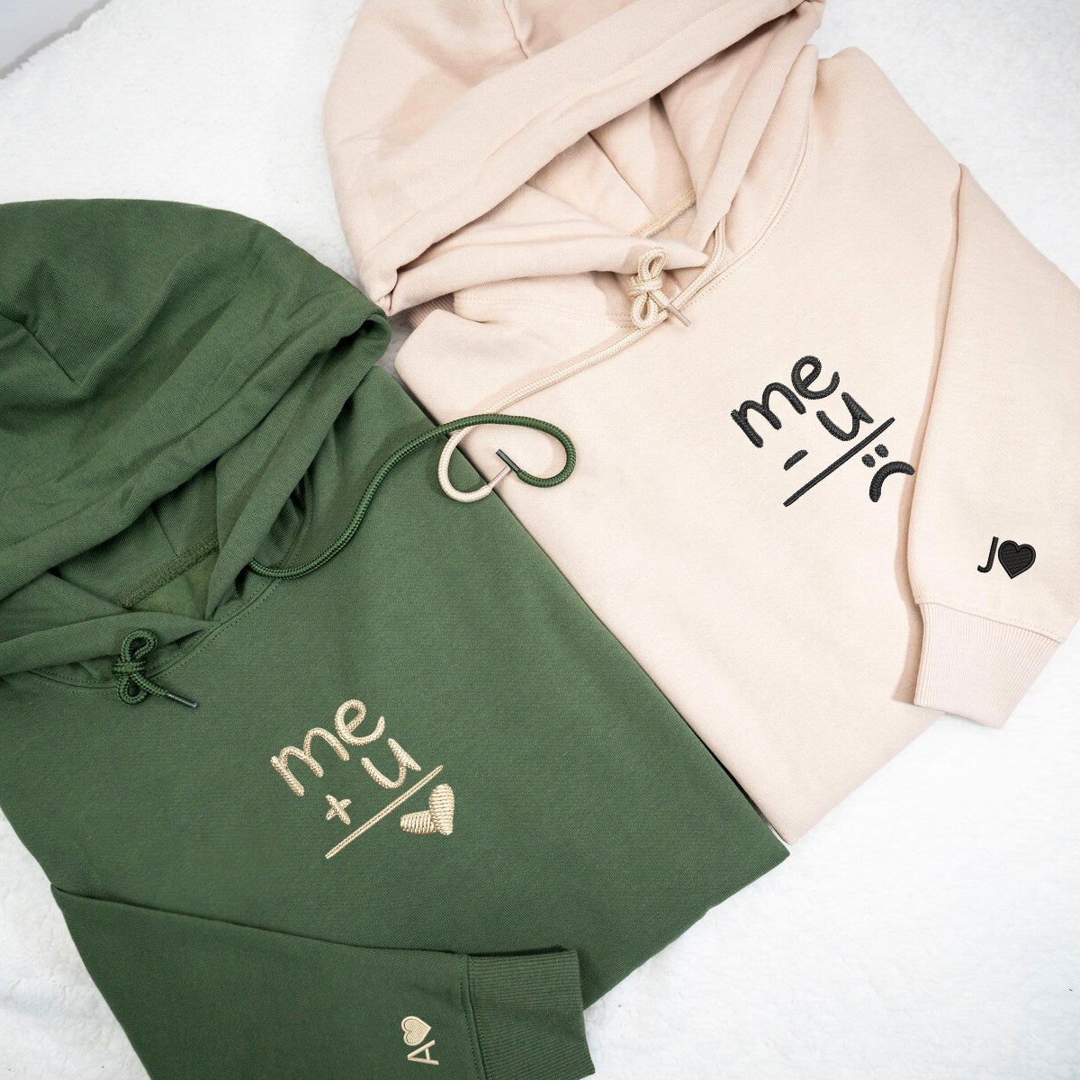 Individuell bestickte „Ich und Du“-Kapuzenpullover für Paare