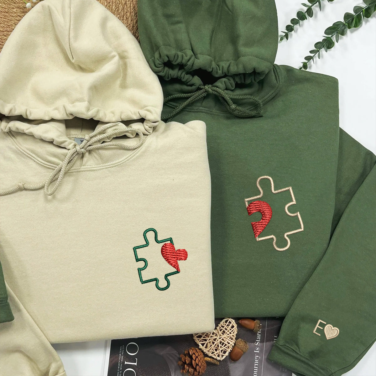 Individuell bestickte Puzzle-Herz-Kapuzenpullover für Paare