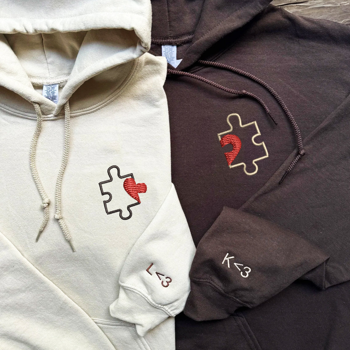 Individuell bestickte Puzzle-Herz-Kapuzenpullover für Paare