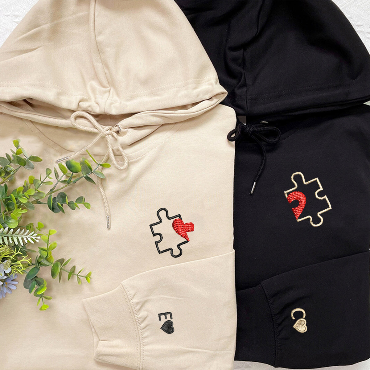 Individuell bestickte Puzzle-Herz-Kapuzenpullover für Paare