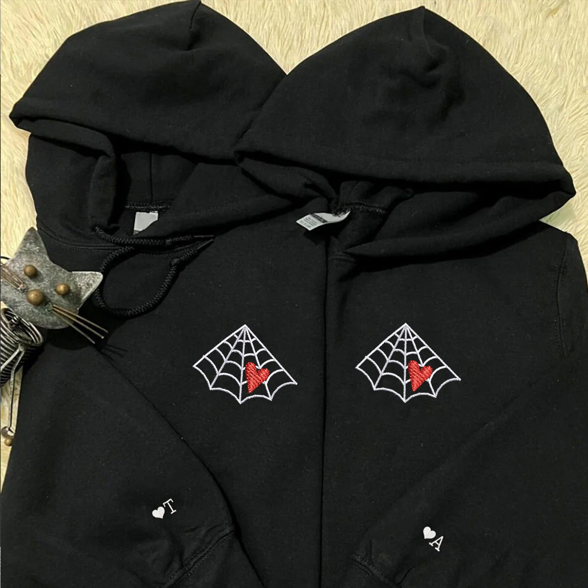 Benutzerdefinierte bestickte Spinnennetz Liebe rotes Herz passende Hoodies für Paare