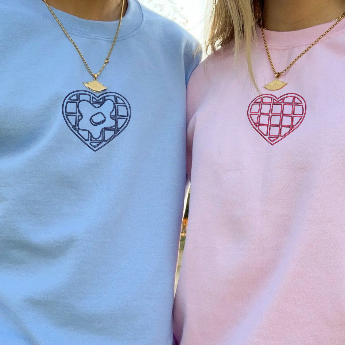 Individuell bestickte Waffelherzen passende Hoodies für Paare