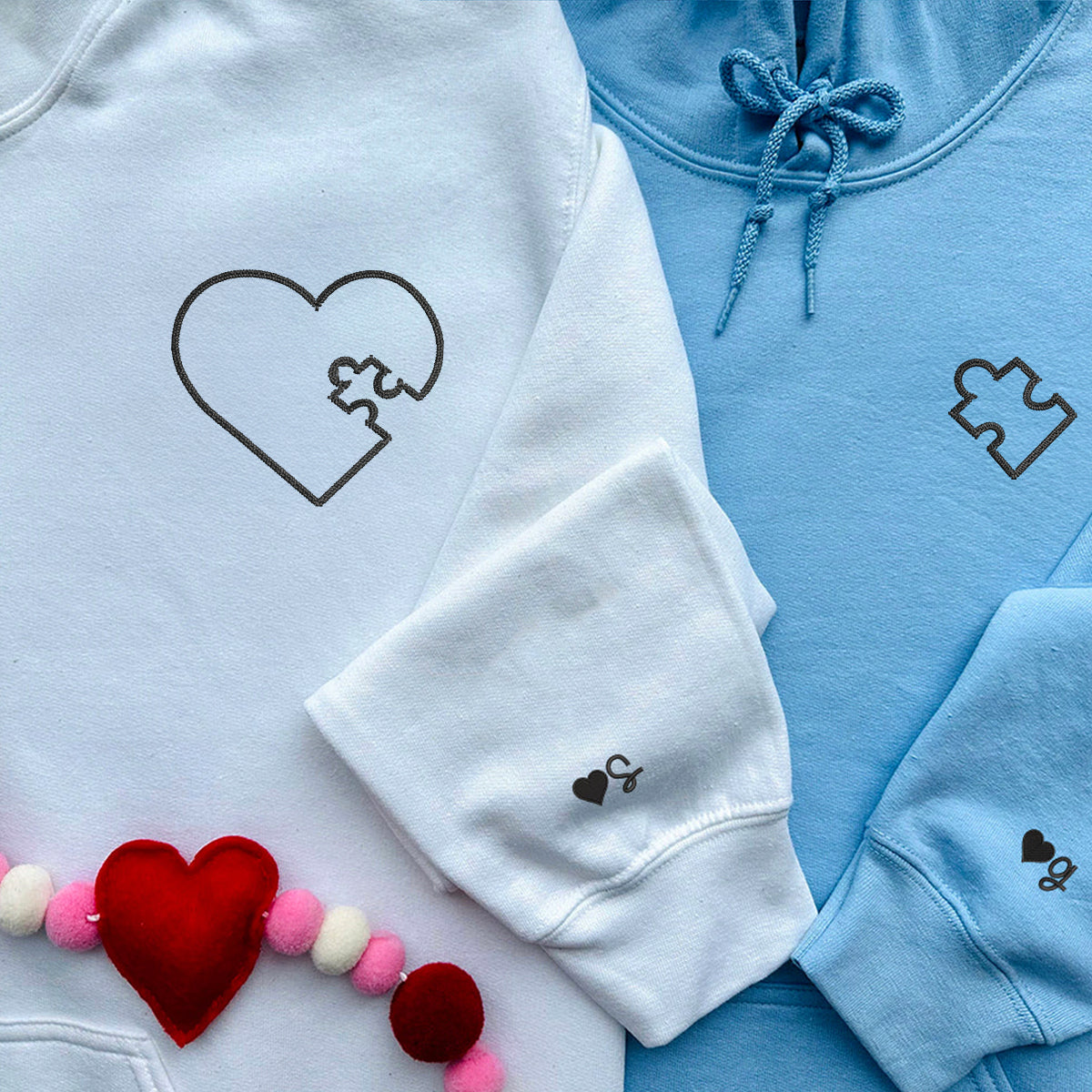 Individuell bestickte „You Complete Me“-Herzpuzzle-Kapuzenpullover für Paare