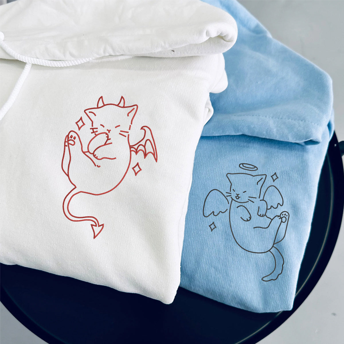 Individuell bestickte Engel- und Dämonenkatze-Kapuzenpullover für Paare