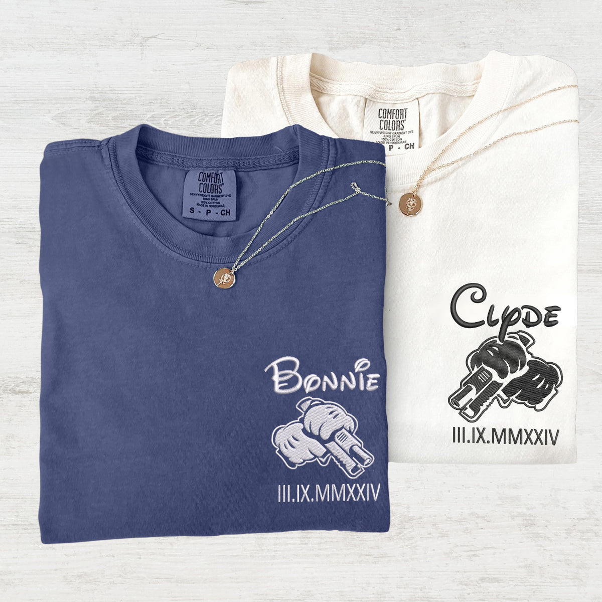 Individuell bestickte Bonnie und Clyde römische Ziffern passende T-Shirts für Paare