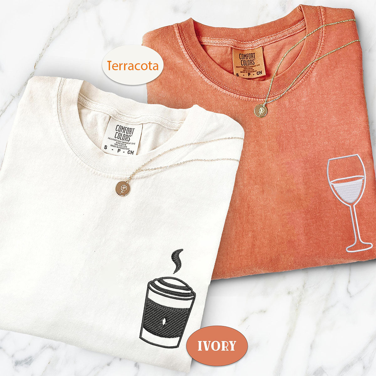 Individuell bestickte Kaffee- und Wein-T-Shirts für Paare