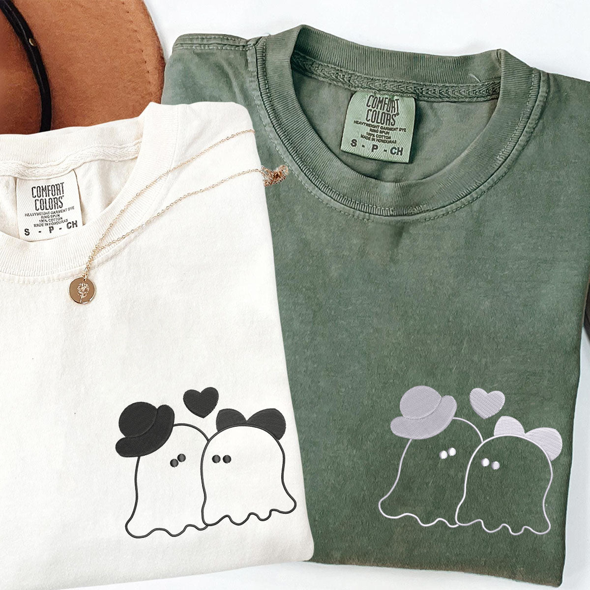 Individuell bestickte T-Shirts mit dem Motiv „Verheiratete Geister“ für Paare