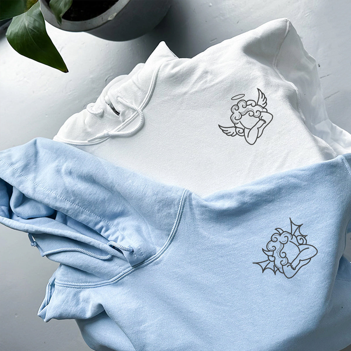 Individuell bestickte Engel- und Dämonenkatze-Kapuzenpullover für Paare