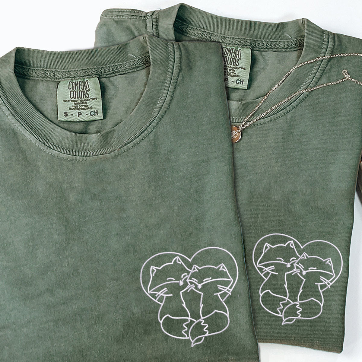 T-shirts assortis personnalisés brodés avec un joli renard pour les couples