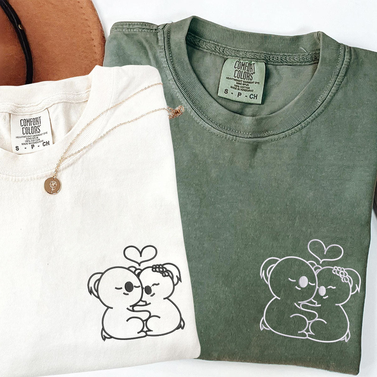 T-shirts assortis personnalisés brodés avec un adorable koala pour couples