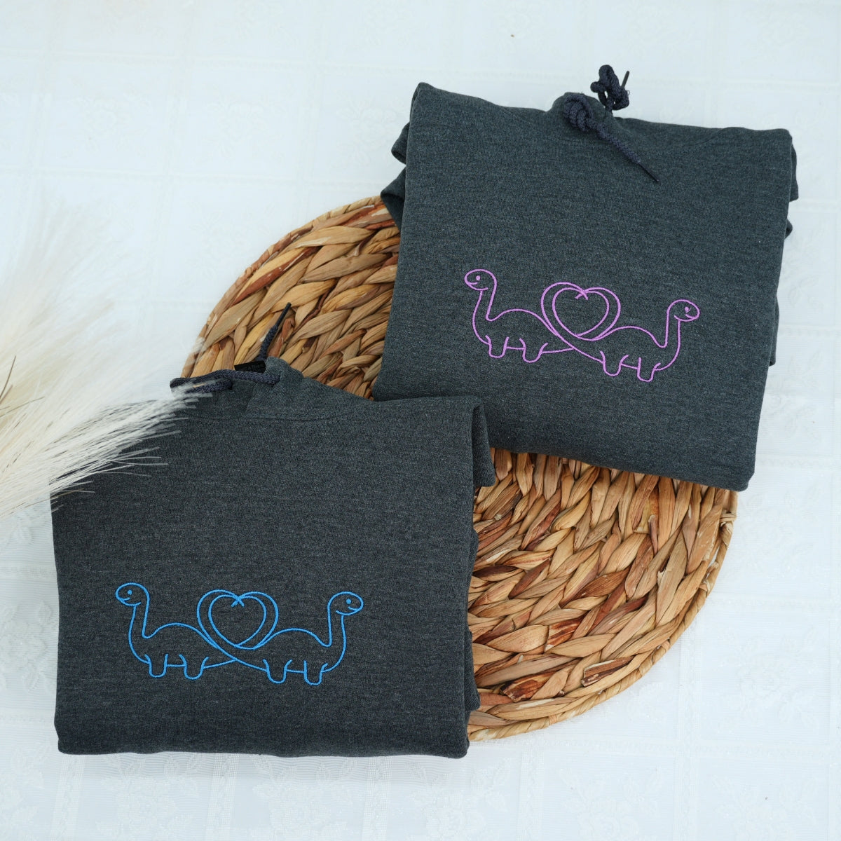 Sweats à capuche assortis brodés dinosaures personnalisés pour couples