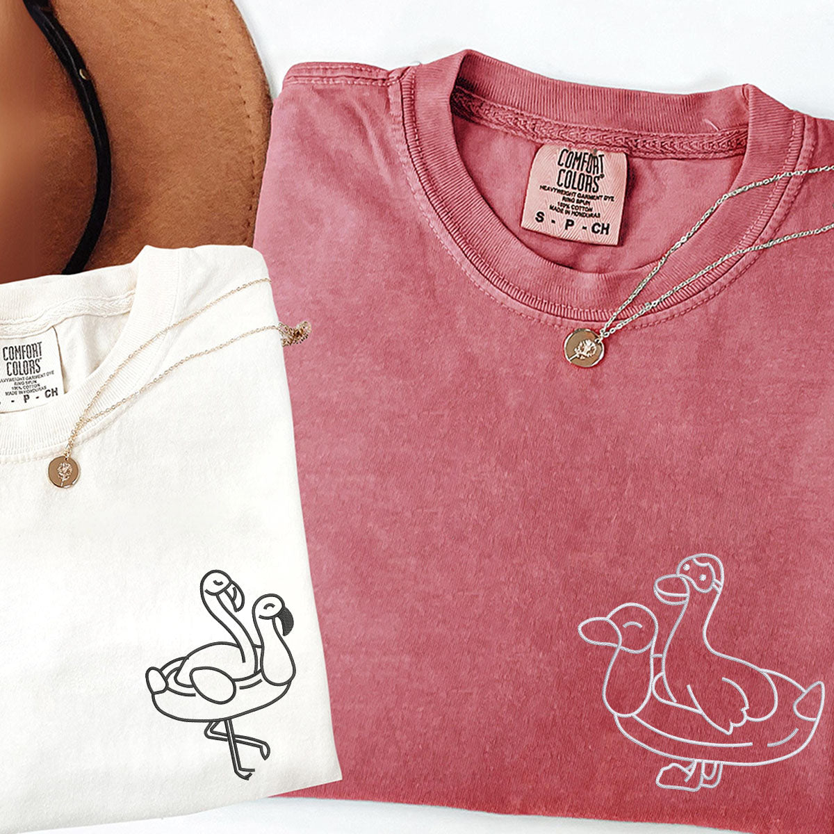Individuell bestickte Schwimmflügel mit Ente und Flamingo, passende T-Shirts für Paare