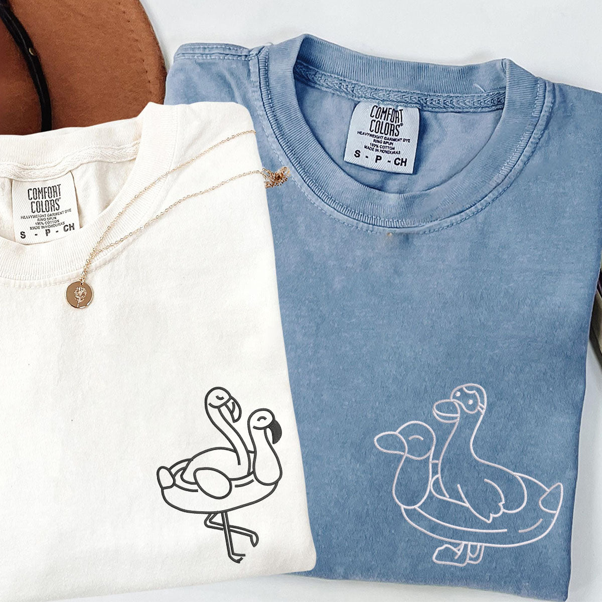 Individuell bestickte Schwimmflügel mit Ente und Flamingo, passende T-Shirts für Paare