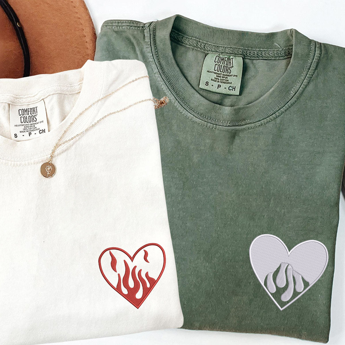 T-shirts personnalisés brodés en forme de cœur de feu pour couples