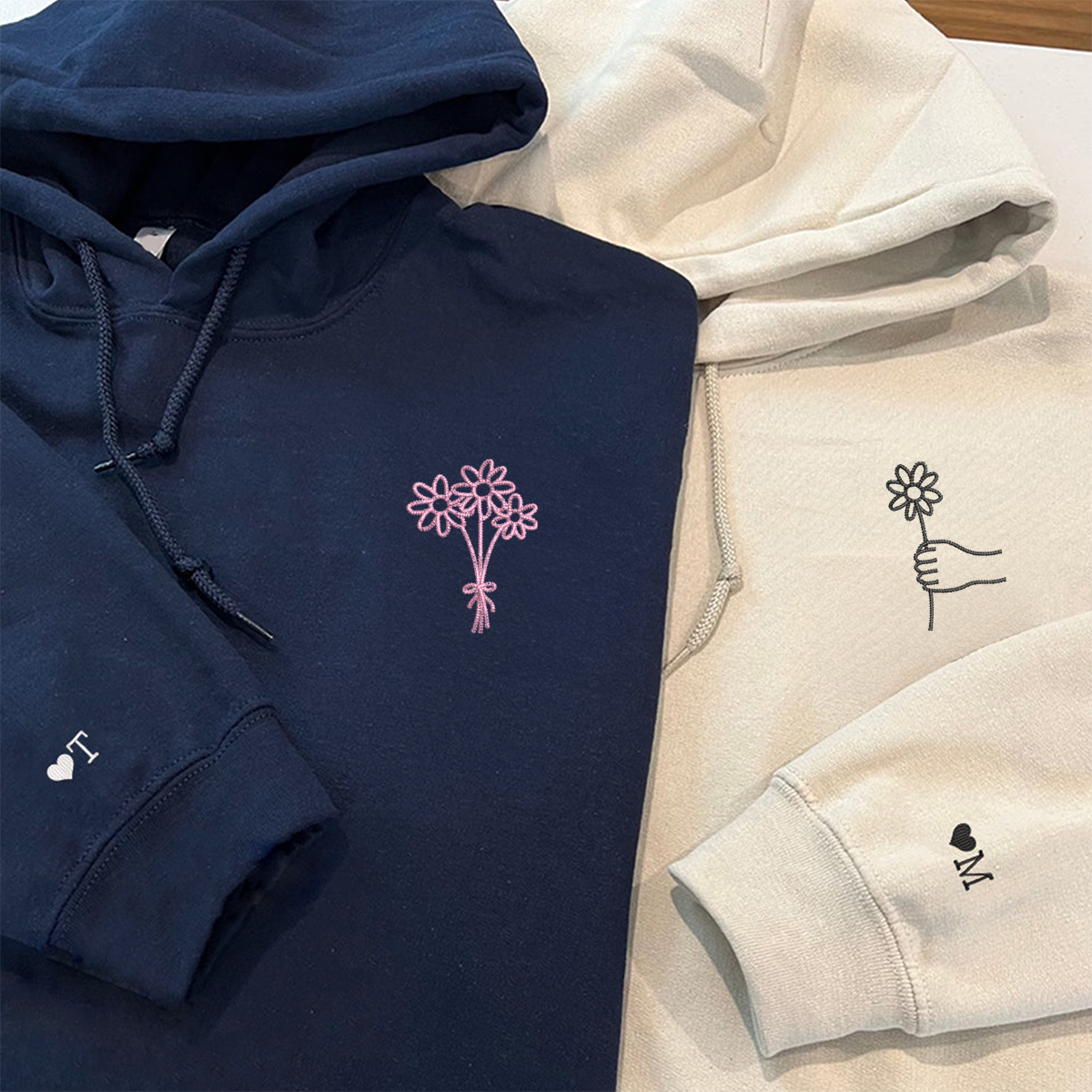 Individuell bestickte Blumenstrauß-Kapuzenpullover für Paare