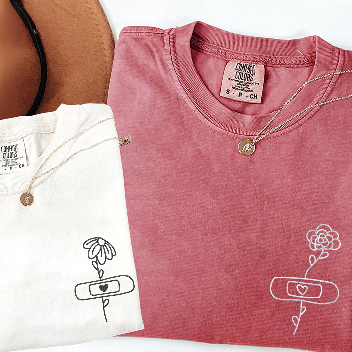 Individuell bestickte Blume mit Pflaster Passende T-Shirts für Paare