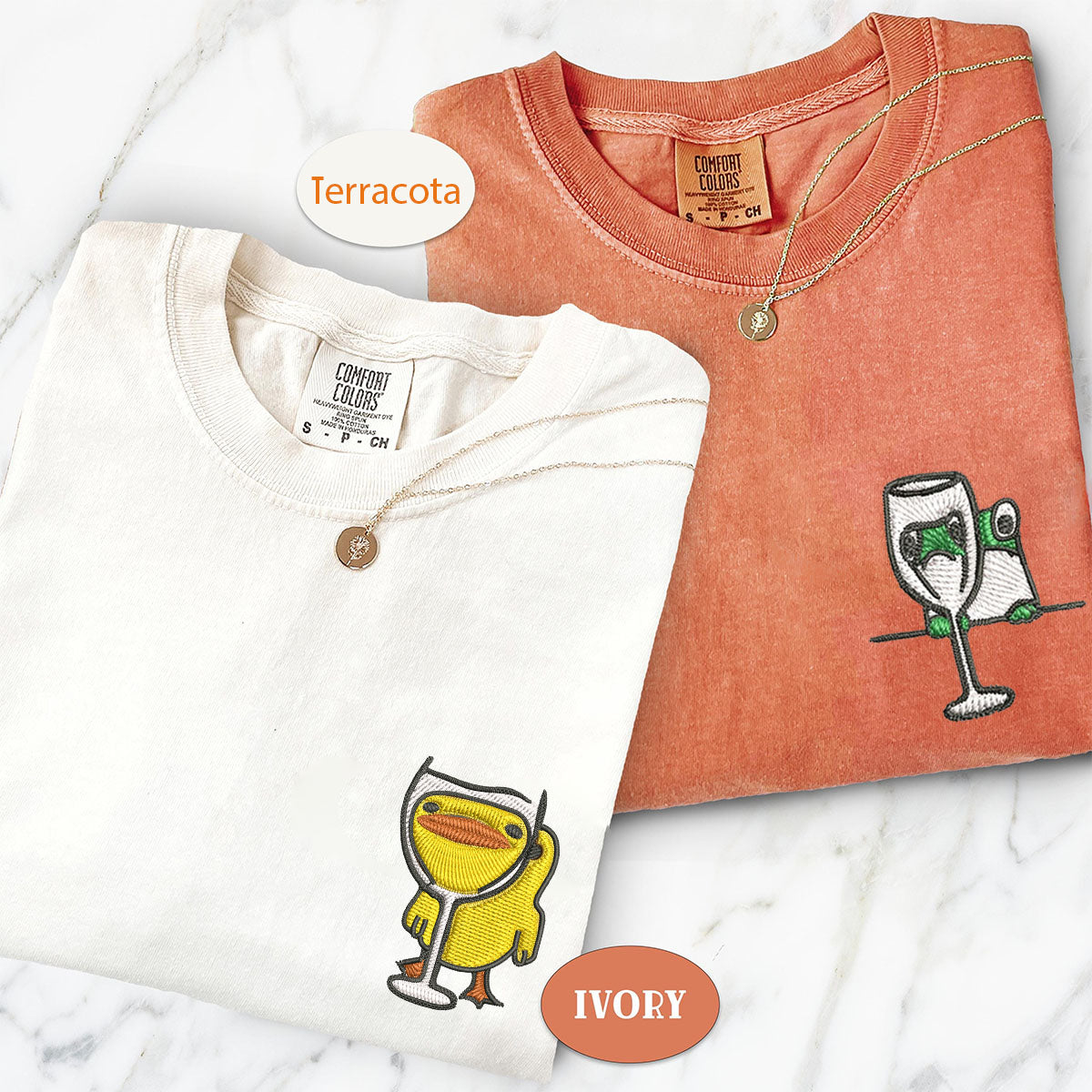 Individuell bestickte T-Shirts mit Frosch- und Enten-Trinkmotiv für Paare