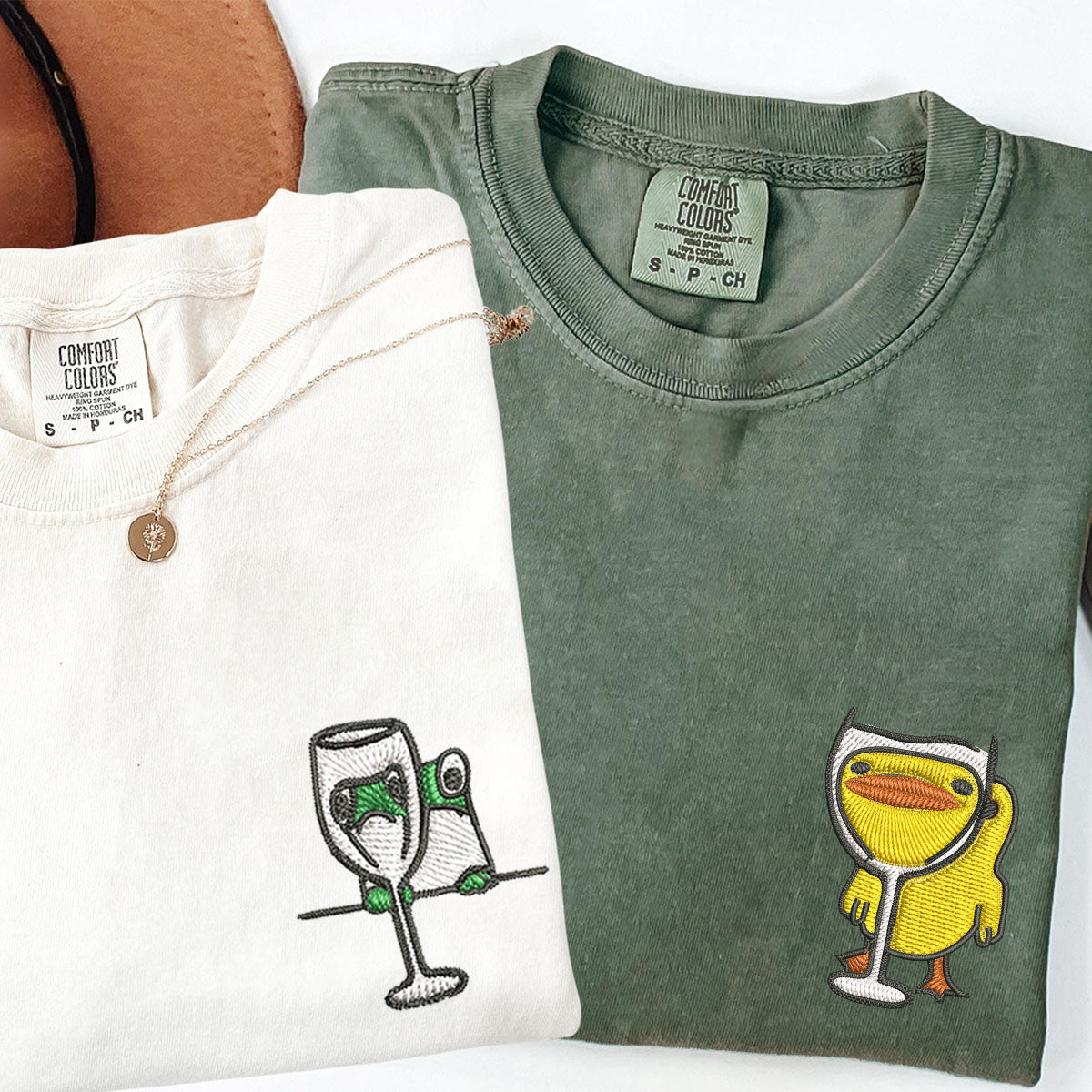 Individuell bestickte T-Shirts mit Frosch- und Enten-Trinkmotiv für Paare