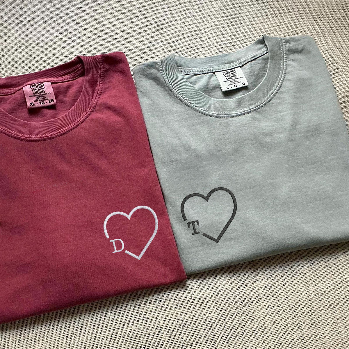 Individuell bestickte Herz-Initialen Passende T-Shirts für Paare