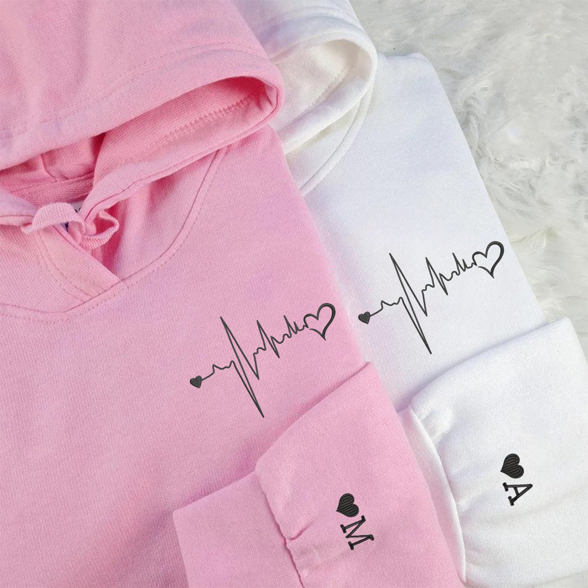 Individuell bestickte Herzschlag-Kapuzenpullover für Paare
