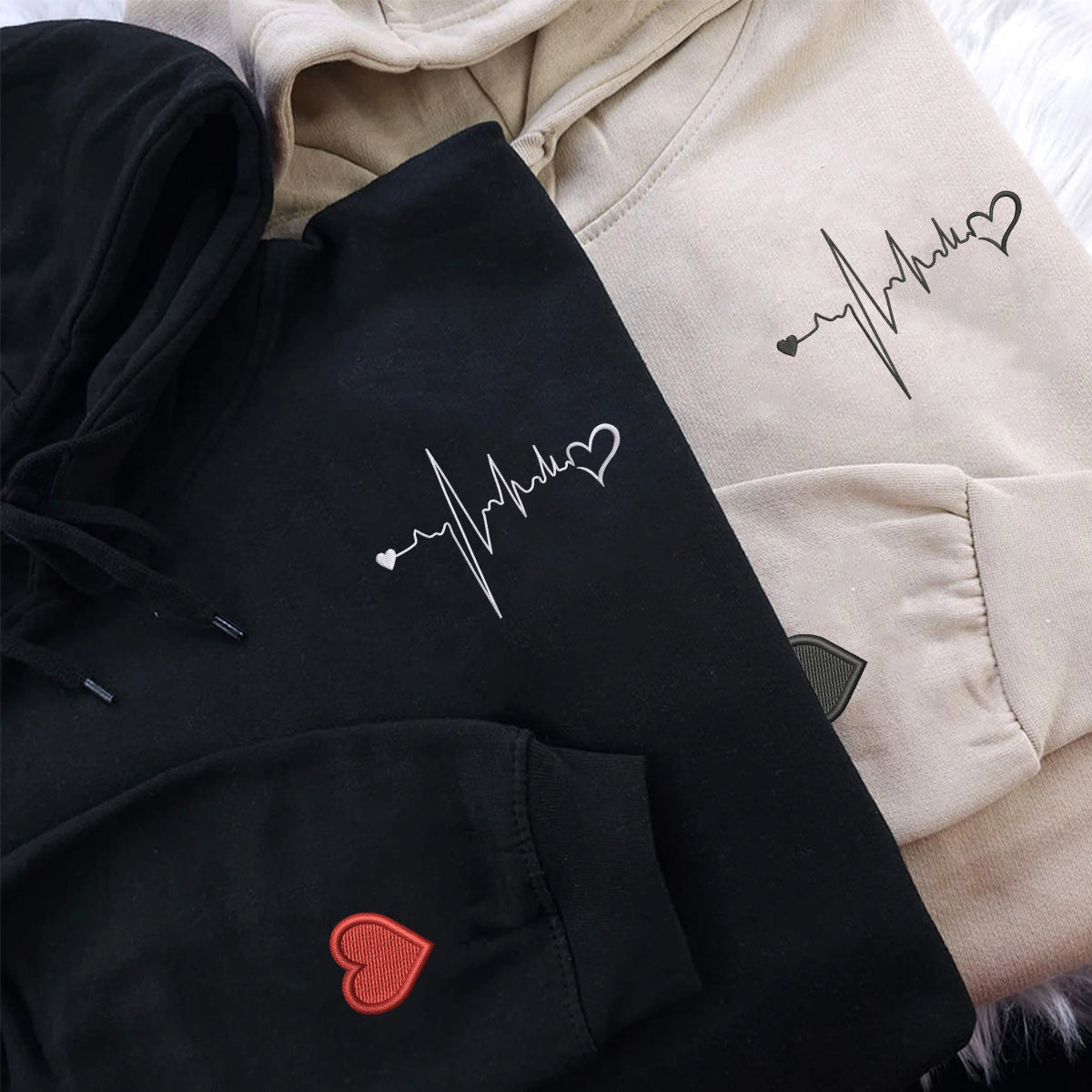 Individuell bestickte Herzschlag-Kapuzenpullover für Paare