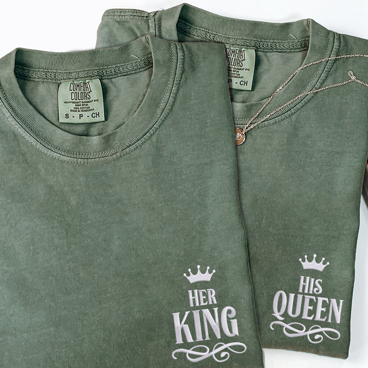 Individuell bestickte T-Shirts für Paare, passend zu „Her King x His Queen“