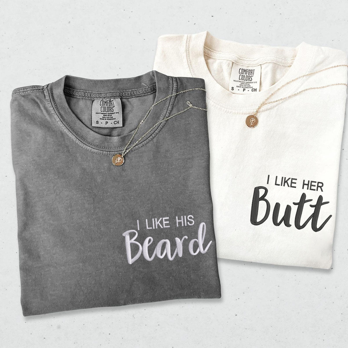 Individuell bestickte „I Like His Beard“-T-Shirts für Paare