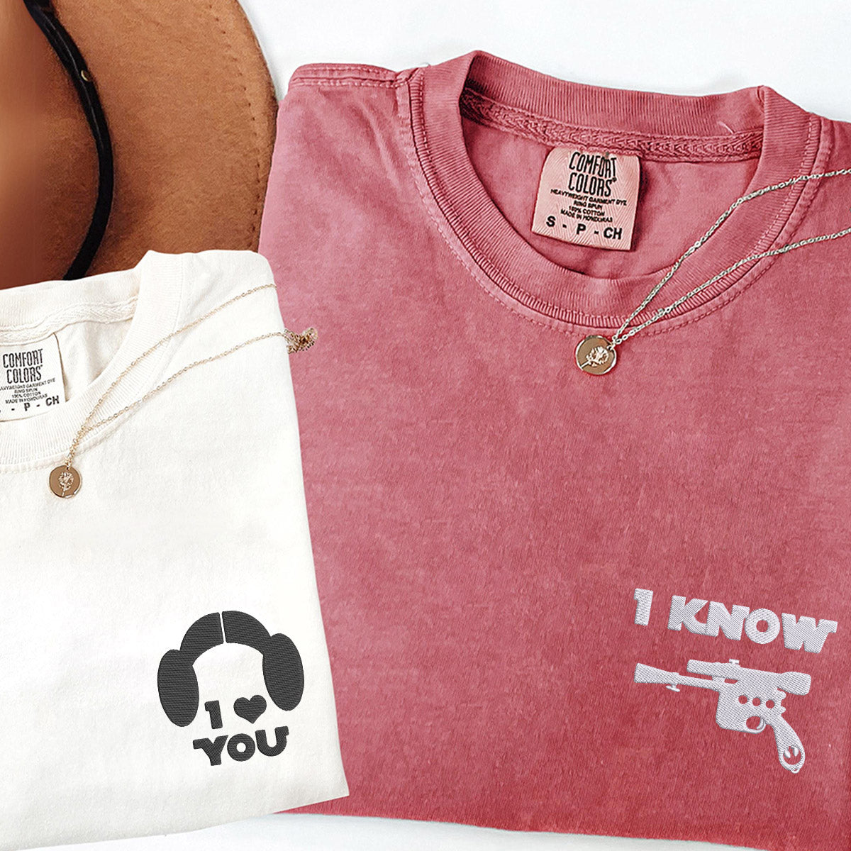 Individuell bestickte „I Love You I Know“-inspirierte passende T-Shirts für Paare