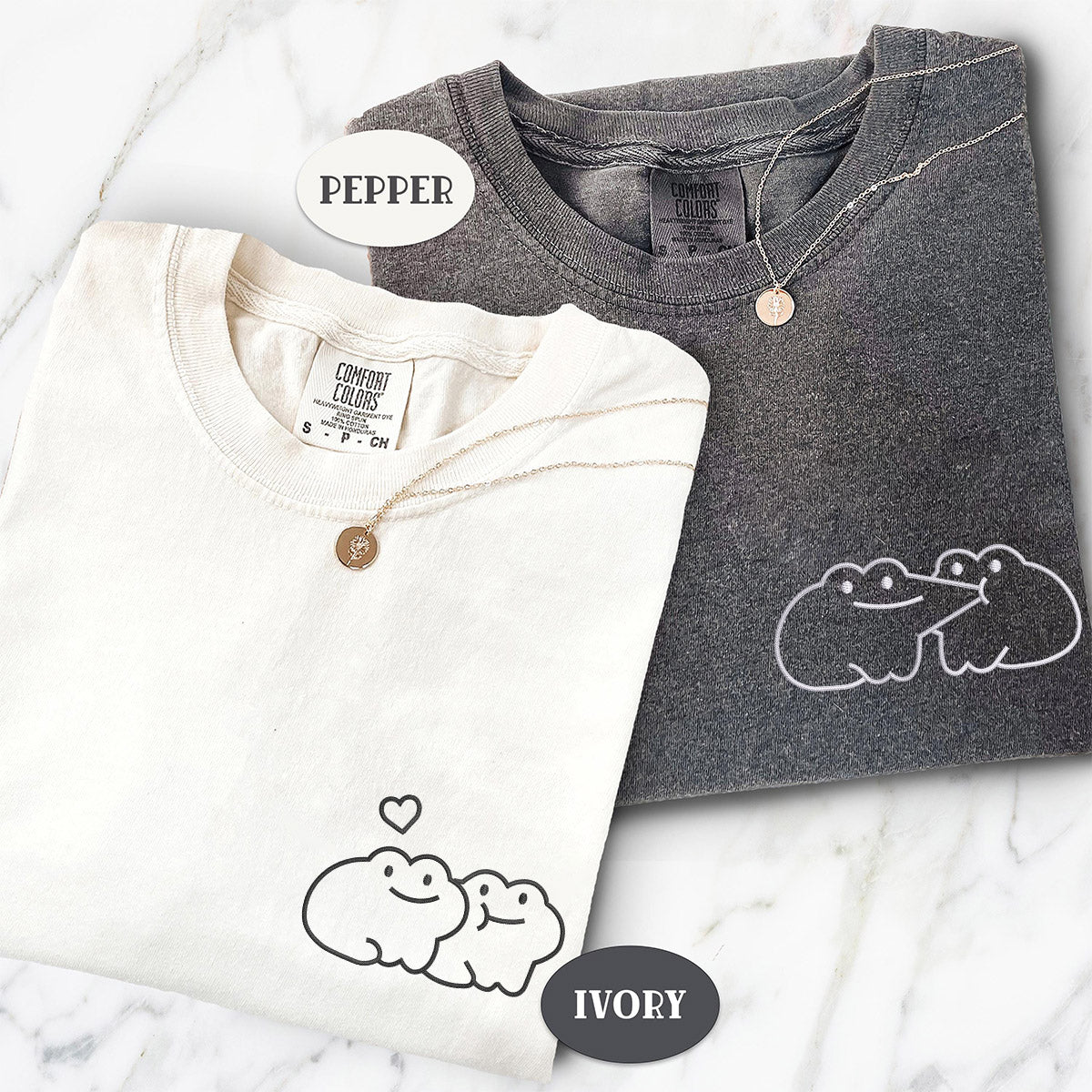 Individuell bestickte T-Shirts mit küssendem Frosch für Paare