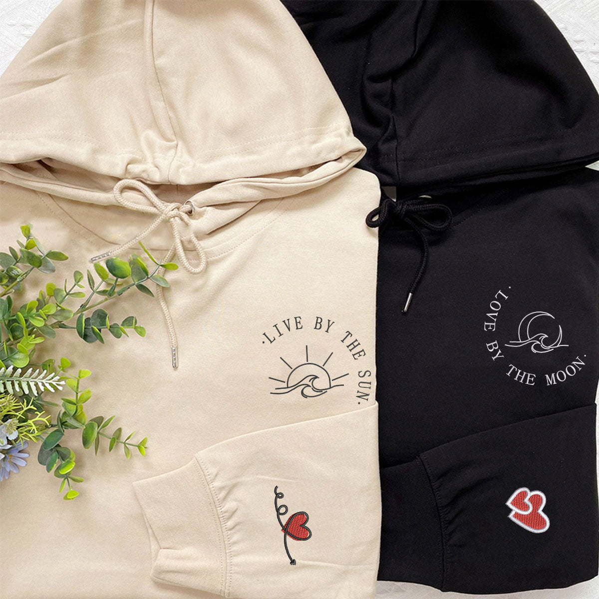 Individuell bestickte „Live by The Sun, Love by The Moon“-Kapuzenpullover für Paare