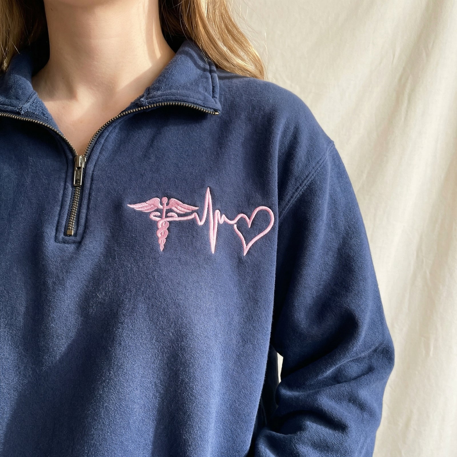 Individuell bestickte Engel- und Dämonenkatze-Kapuzenpullover für Paare