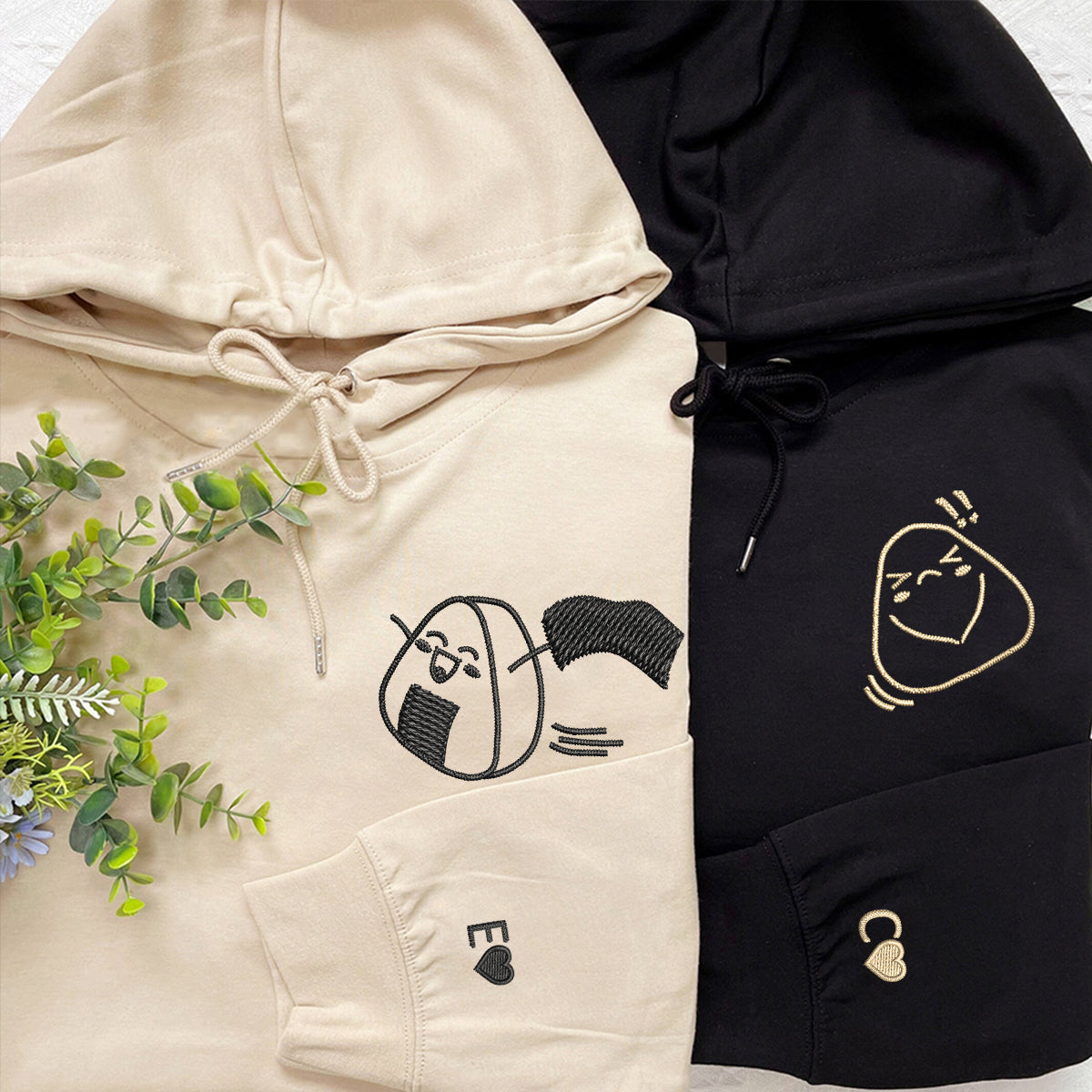 Individuell bestickte Onigiri-Kapuzenpullover für Paare