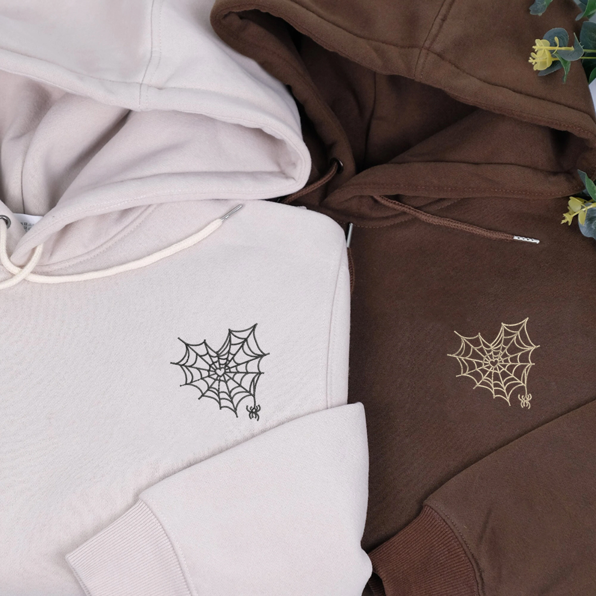 Individuell bestickte Spinnennetz-Herzen-Kapuzenpullover für Paare
