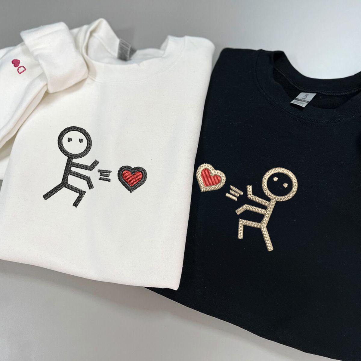 Individuell bestickte Strichmännchen-Love-Kapuzenpullover für Paare