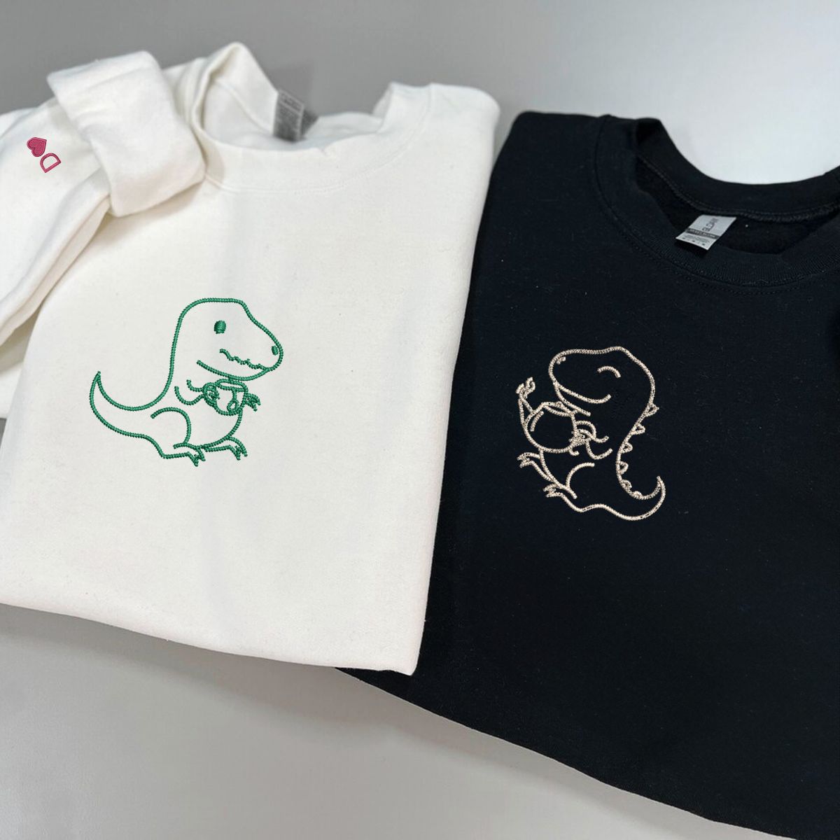 Individuell bestickte Tea Rex-Kapuzenpullover für Paare
